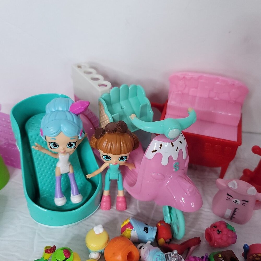 Lot Of Shopkins Figures Super Cute Mixed Lot, hats, food, household items - Picture 5 of 8